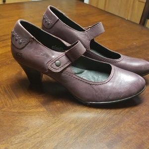 Borne burgangy heels with studs